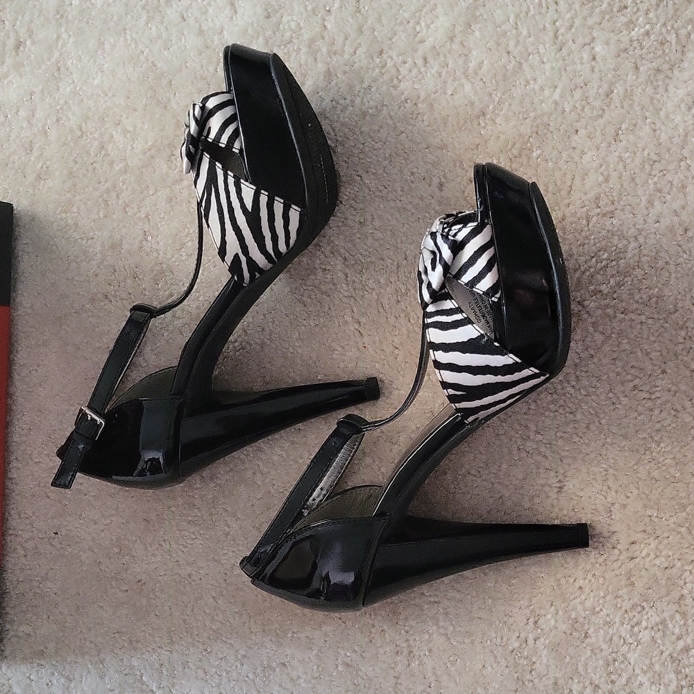 Guess Pump Heels - Picture 9 of 13